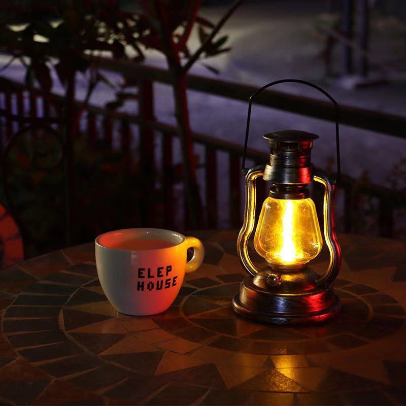 Đèn Bình Dầu Treo VINTAGE Trang Trí DECOR Sân Vườn Sử Dụng Năng Lượng Mặt Trời chống nước (màu vàng đồng)