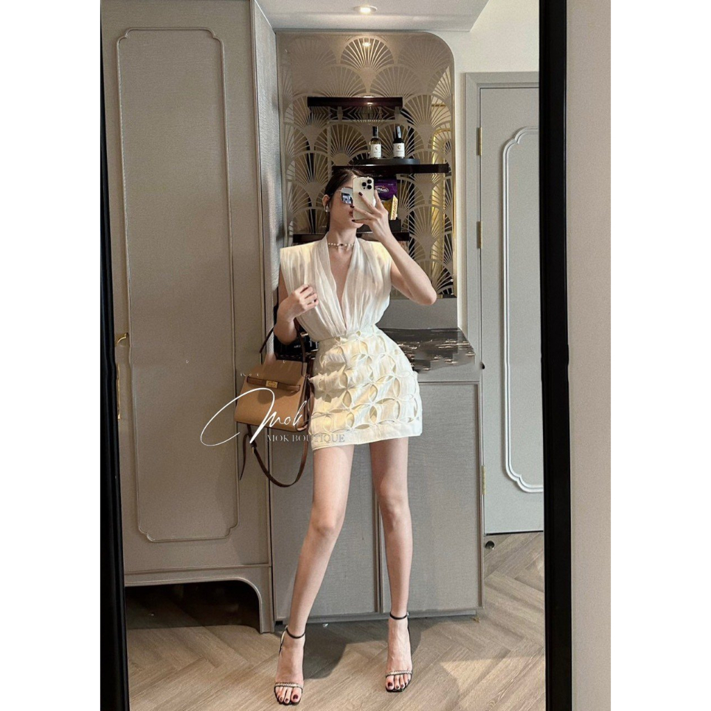 Set đồ nữ áo voan tay cộc chất tằm bọt cổ V hottrend mix chân váy chữ A hoạ tiết lập phương sang chảnh - Mok Boutique