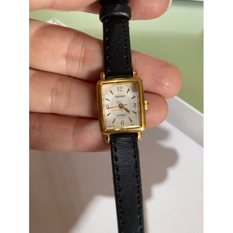 Đồng hồ dây da seiko nữ