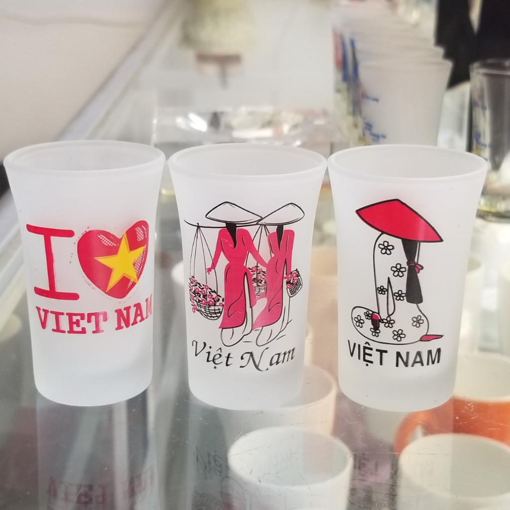 Ly cốc (chun) thủy tinh có in lưu niệm chủ đề Việt Nam và Áo dài rất đẹp