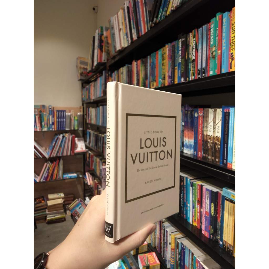 Sách - Little Book of Louis Vuitton: The Story of the Iconic Fashion House
