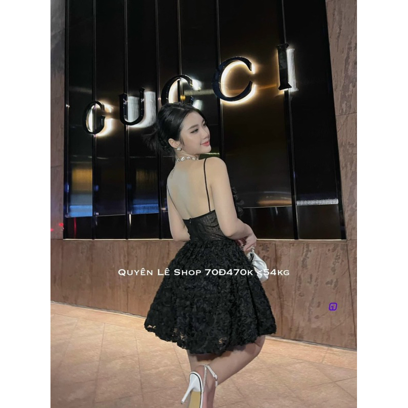 Đầm xoè hoa hồng hai dây phối lông vũ dự tiệc