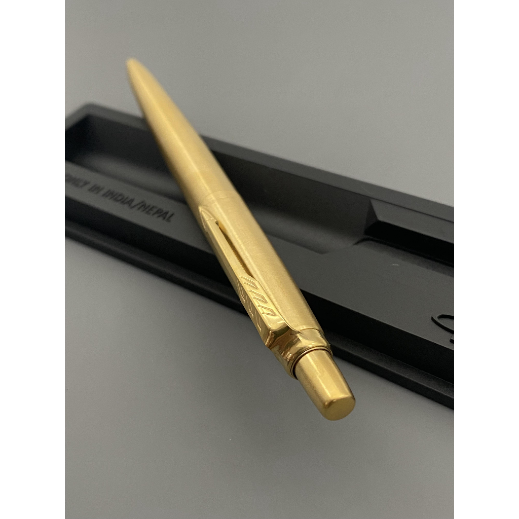 Set bút bi bấm Parker Jotter London và móc khoá - 119.3.PK.JLBPWGT.BL
