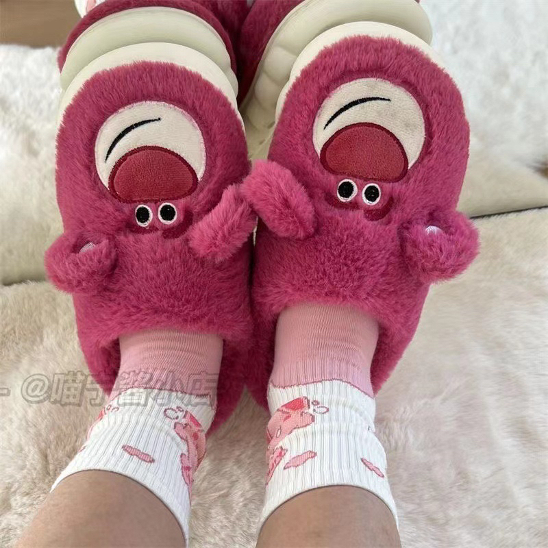 Dép bông đi trong nhà giữ ấm, dép gấu dâu Toy Story Lotso hoạ tiết hoạt hình đáng yêu dành cho học sinh