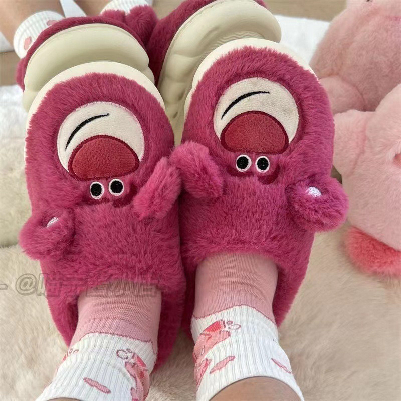 Dép bông đi trong nhà giữ ấm, dép gấu dâu Toy Story Lotso hoạ tiết hoạt hình đáng yêu dành cho học sinh