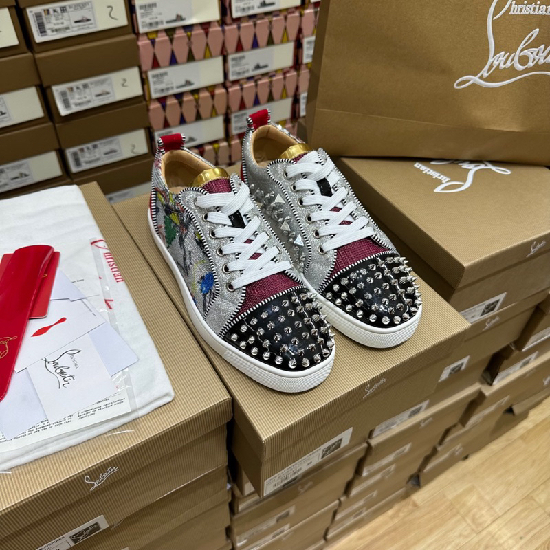 Sneaker Loubutin Siêu Cấp Mũi Giày Gắn Đinh Tán - Hàng Full Box Hộp Chuẩn Hãng