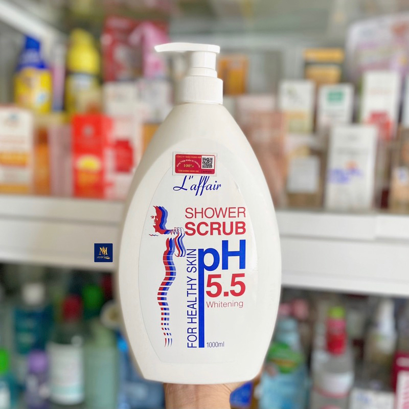 Sữa Tắm Có Hạt Massage L'Affair Laffair Shower Scrub PH 5.5 Chữ Xanh Đỏ Dưỡng Trắng Da Mịn Màng 1000ML