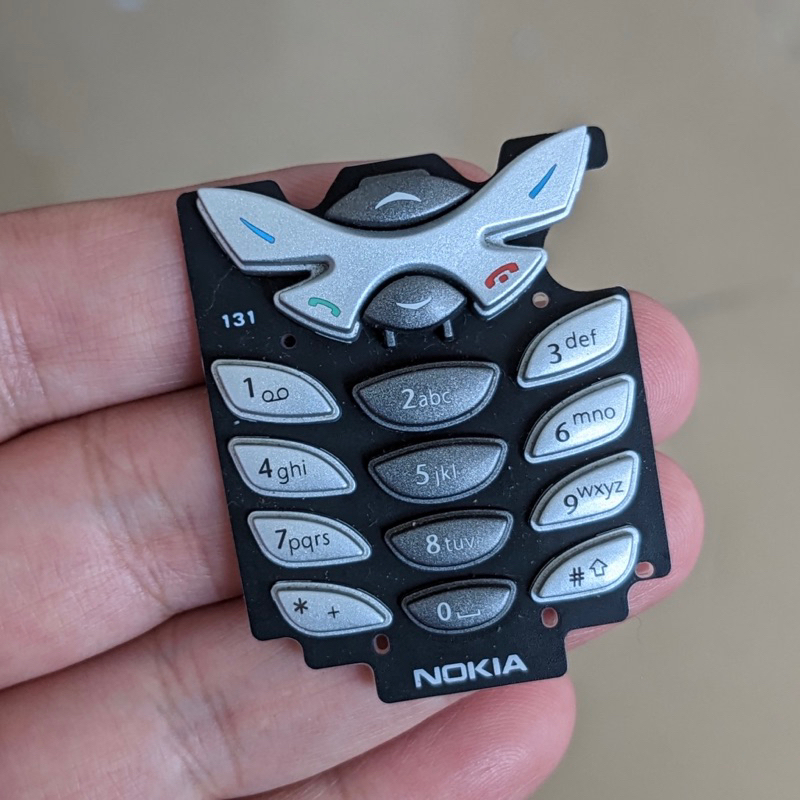 Bàn phím điện thoại cổ Nokia 8250 zin, chính hãng. Zipoka