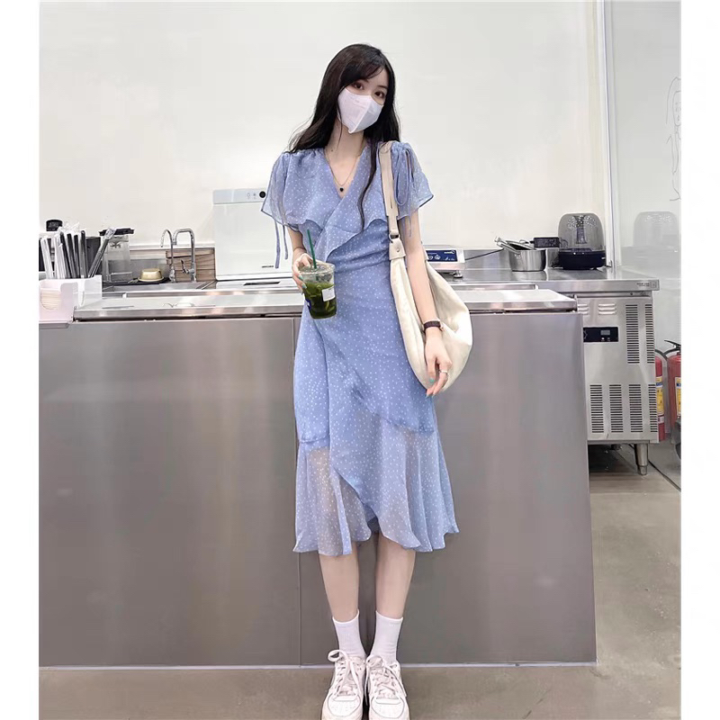 Đầm maxi đuôi cá chấm bi màu xanh nhạt giống Rosé Blackpink