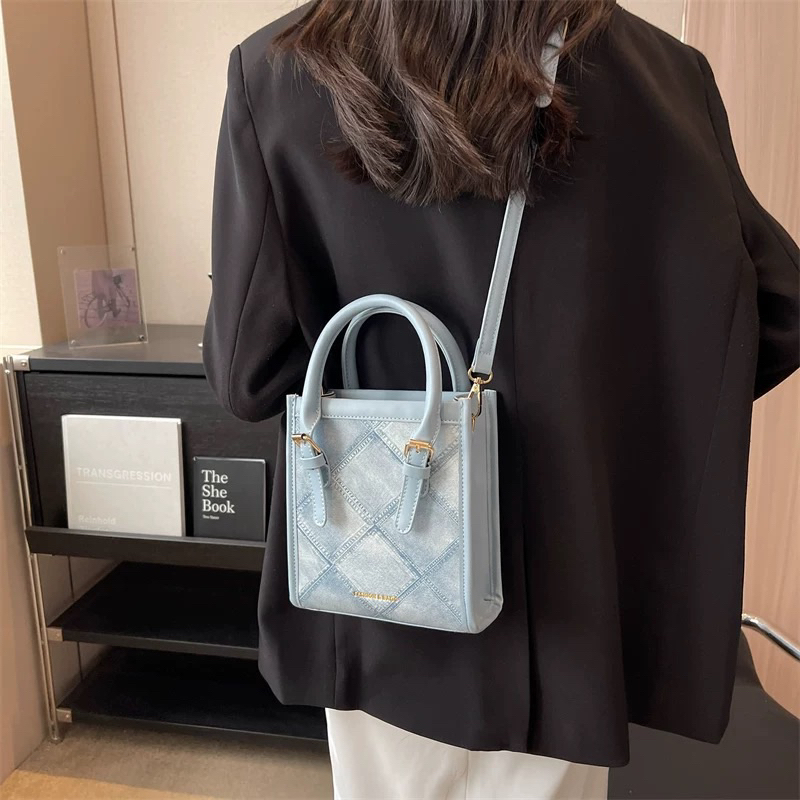 Túi đeo chéo họa tiết Jean không gấu Butterfly