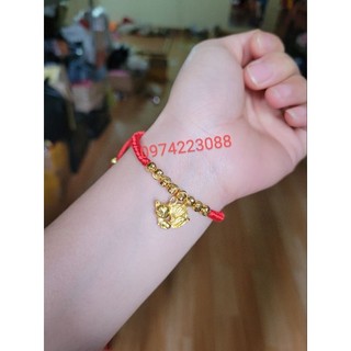 Vòng tay chỉ đỏ charm hồ li 9 đuôi mạ vàng