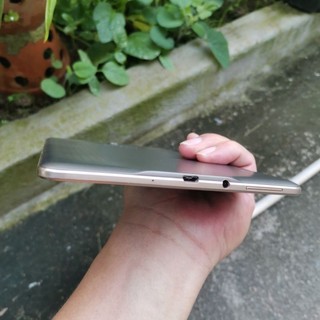 Máy tính bảng Galaxy Tab S T705