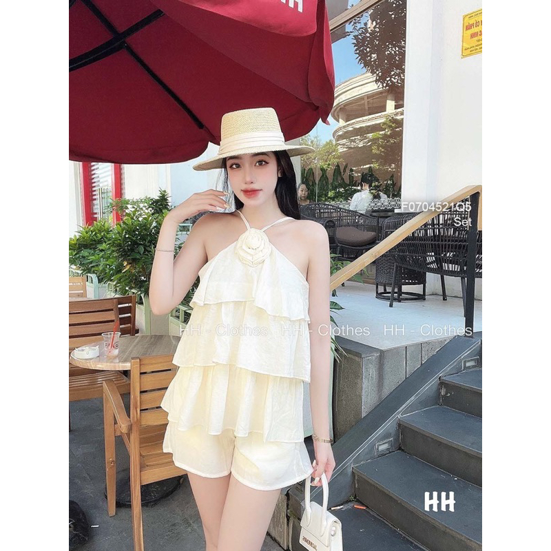 Set bộ áo cổ yếm tầng đính hoa phối quần short cá tính VIENS STORE