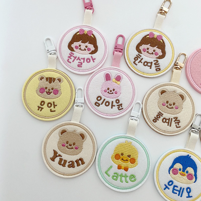 Nametag tròn THÊU TÊN treo cặp cho bé hàn quốc