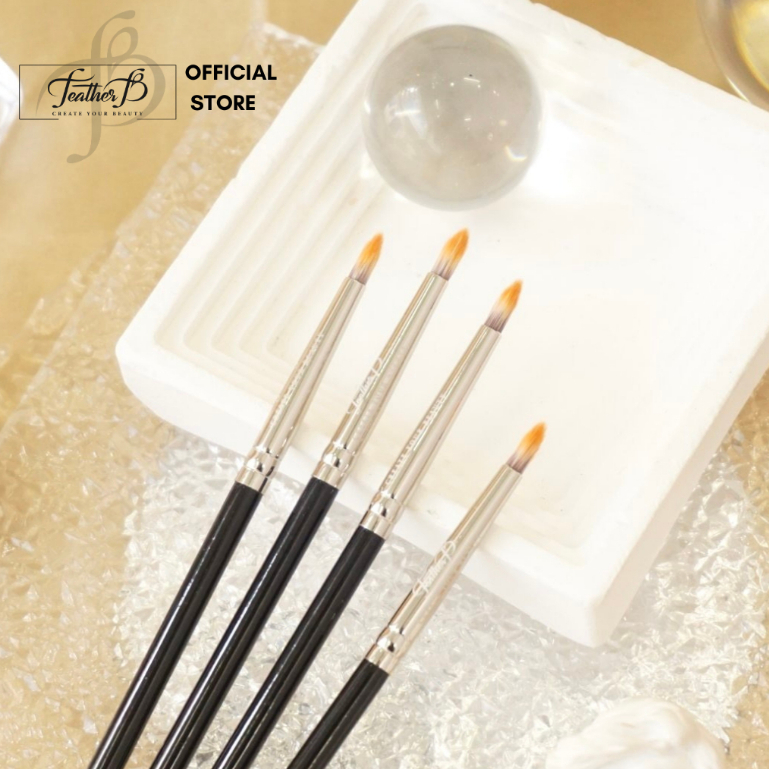 Cọ Liner Đầu Tròn Feather B - 06