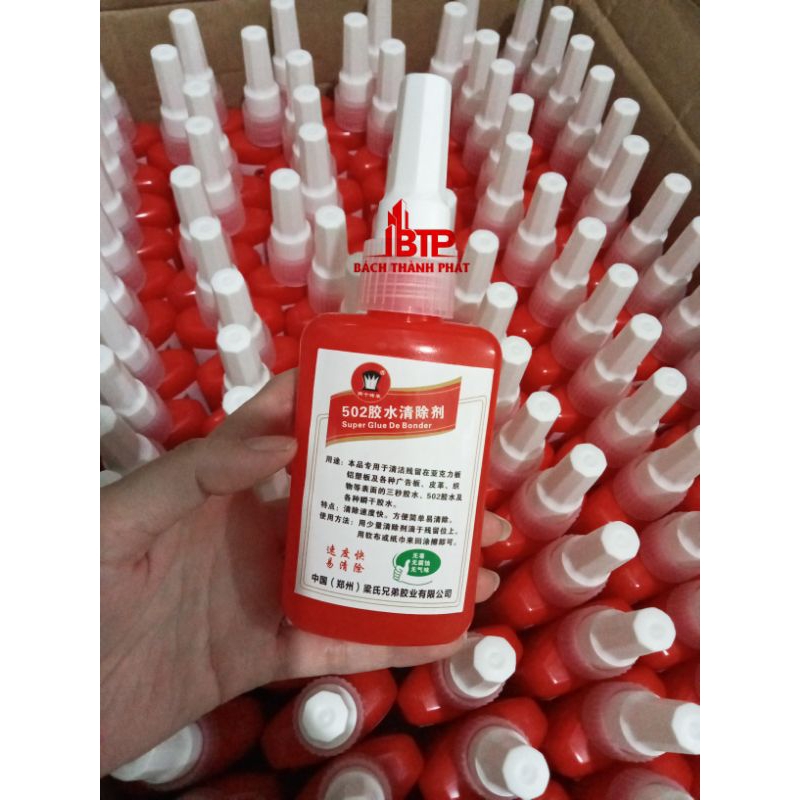 Tẩy keo 502 tấm nhựa nội thất