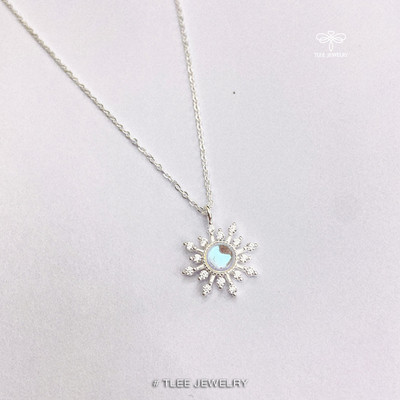 Dây chuyền bạc nữ TLEE, vòng cổ mặt trời đá moonstone đổi màu lấp lánh TLEE JEWELRY D0259