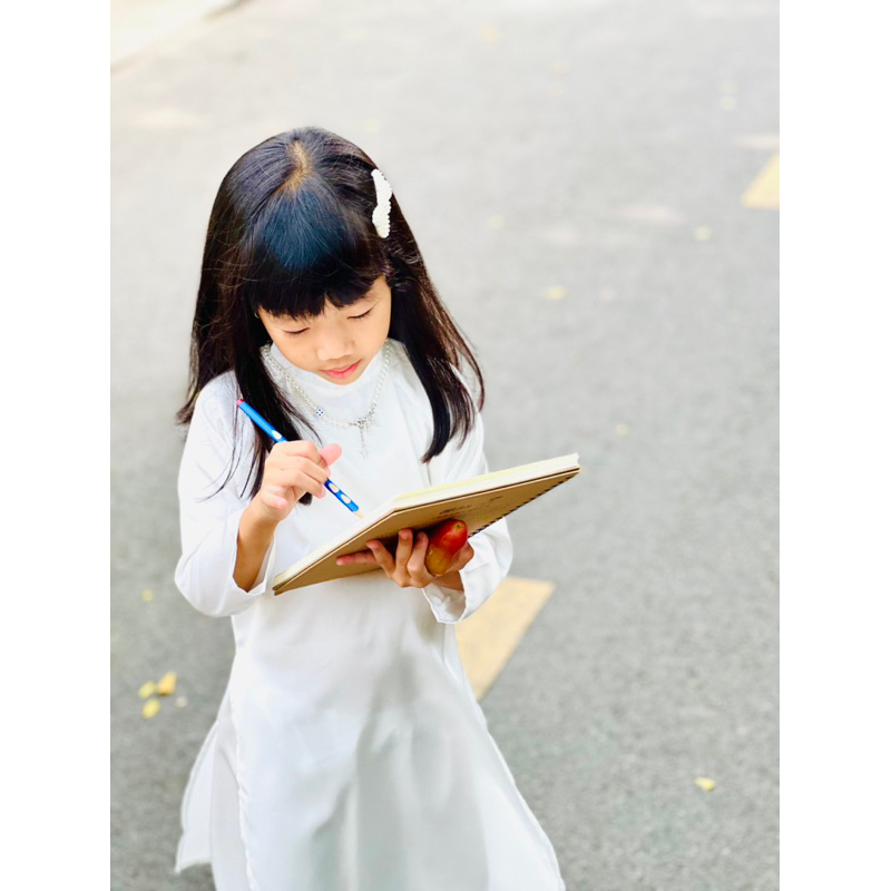 Áo Dài Lụa Trắng Cao Cấp Bé Gái