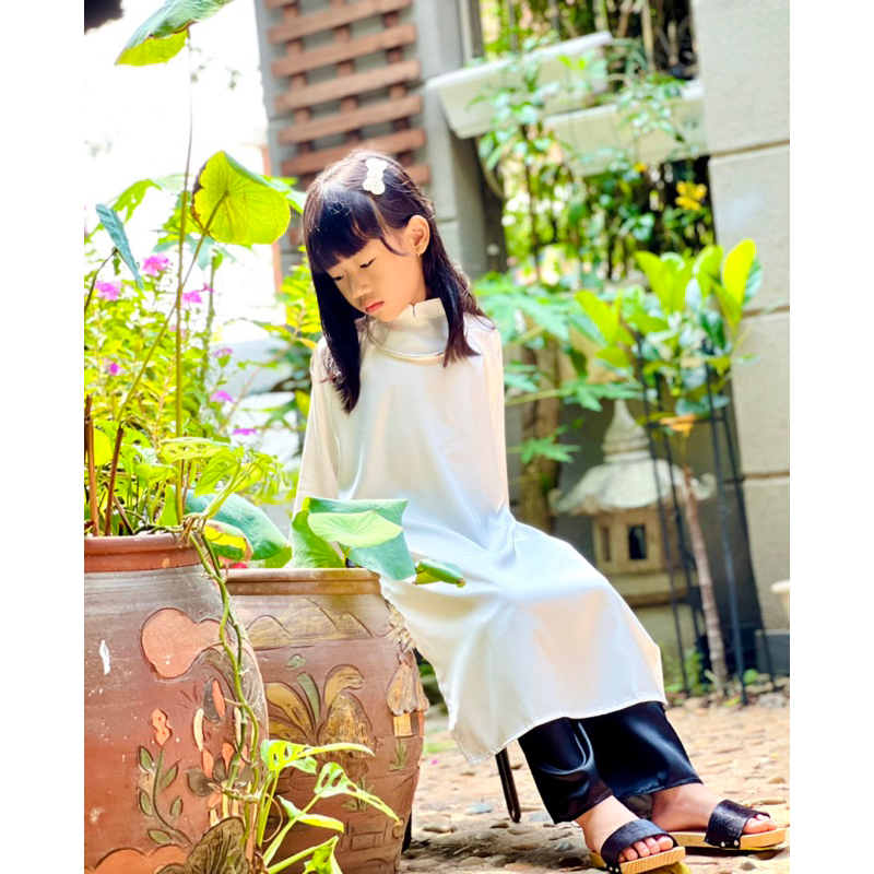 Áo Dài Lụa Trắng Cao Cấp Bé Gái