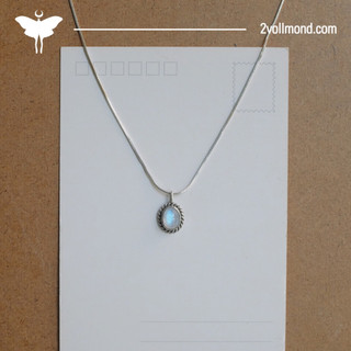 Mặt dây chuyền đá moonstone oval viền cổ điển bạc 925