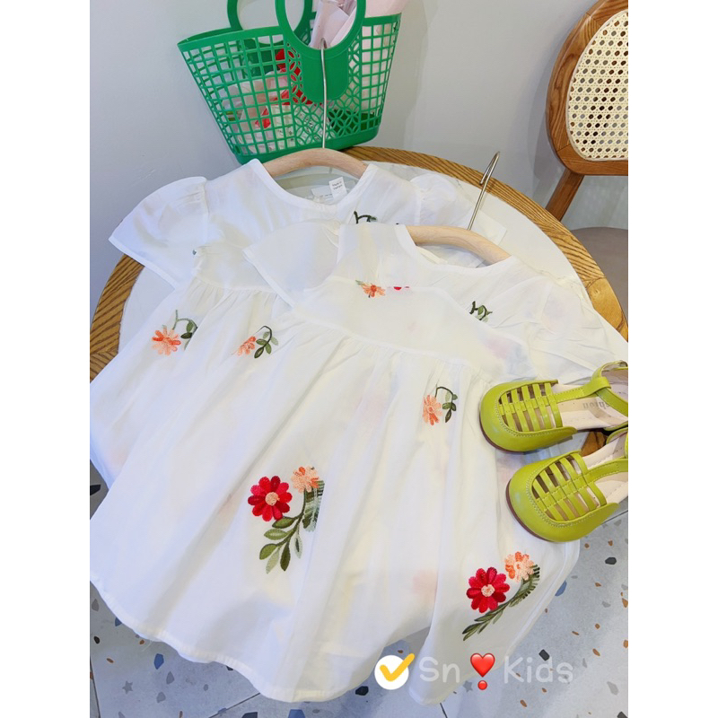 Váy bé gái,Váy babydoll hoa thêu cho bé gái 10 đến 30kg V0101
