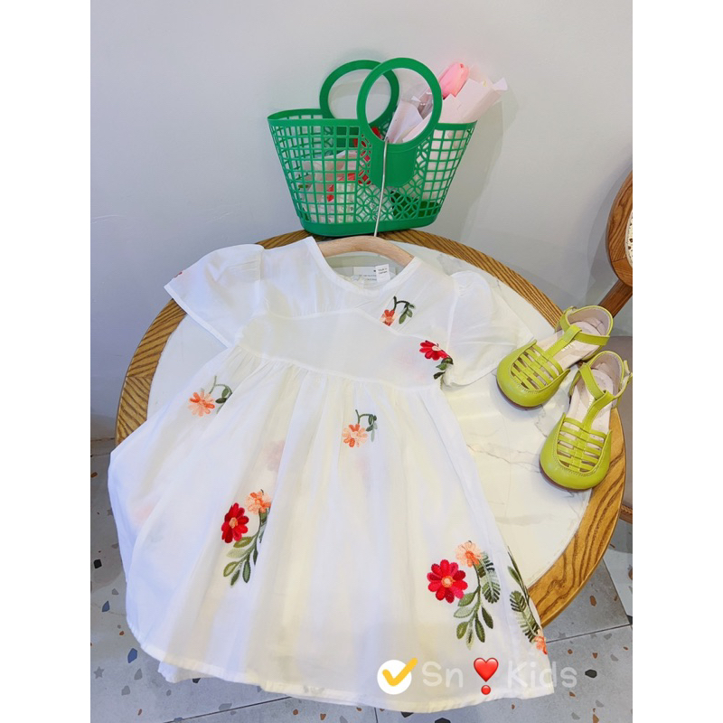 Váy bé gái,Váy babydoll hoa thêu cho bé gái 10 đến 30kg V0101