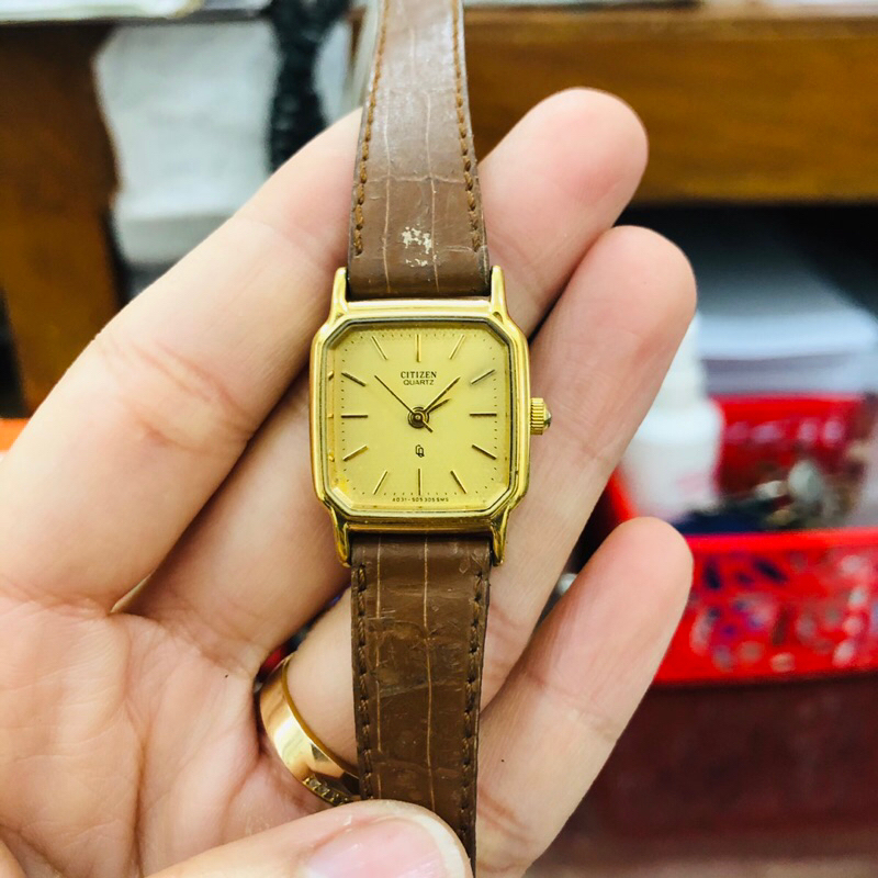 Đồng hồ nữ si nhật dáng tank hiệu Citizen