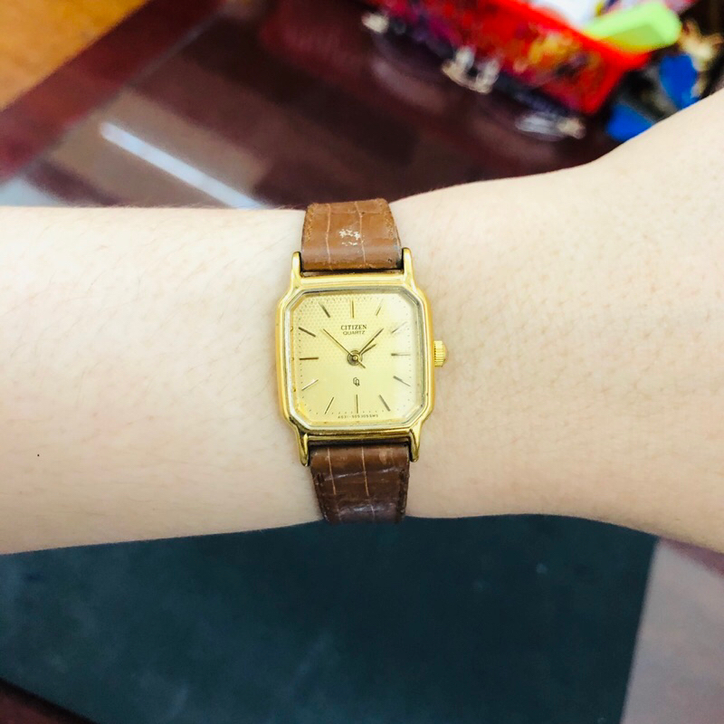 Đồng hồ nữ si nhật dáng tank hiệu Citizen