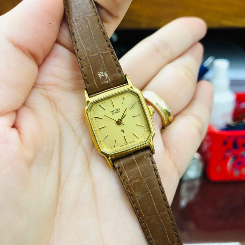 Đồng hồ nữ si nhật dáng tank hiệu Citizen