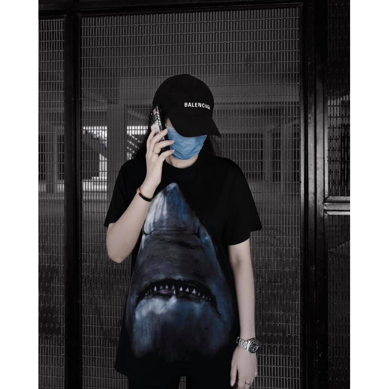 Áo Givenchy Shark bảng nét