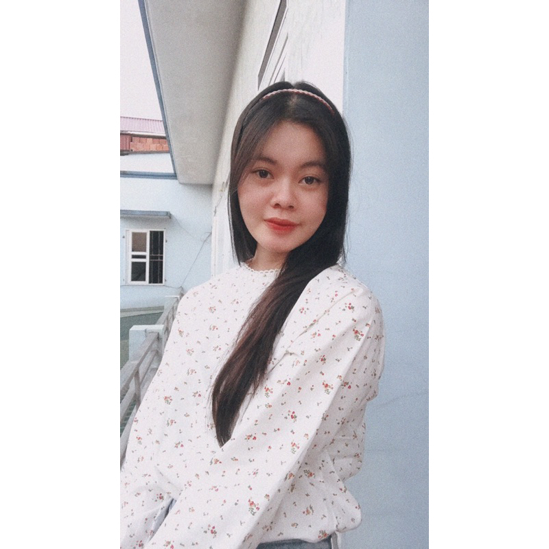 Pass Áo sơ mi hoa nhí phối ren