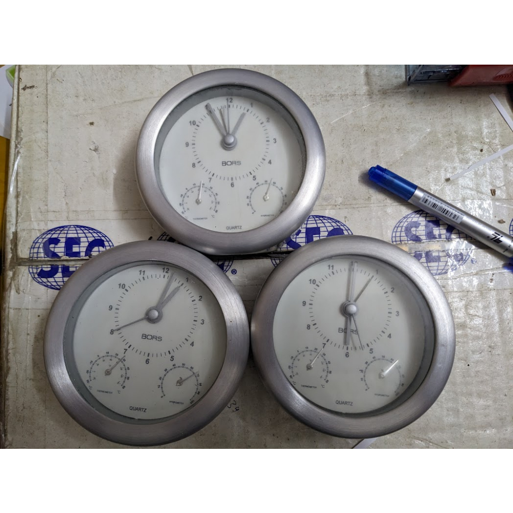 Đồng hồ để bản nội địa Nhật, kèm đo nhiệt độ, đổ ẩm, đường kính 9cm, vỏ nhôm sang trọng