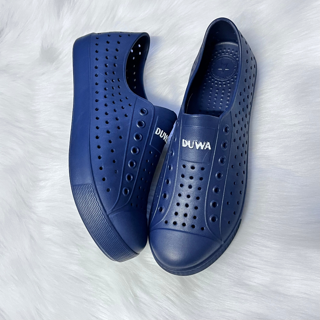 Giày mọi nam Duwa DH268-1, giày lười nam lỗ thoáng khí đi mưa đi nắng vô cùng tiện lợi và thoải mái. Hàng chính hãng