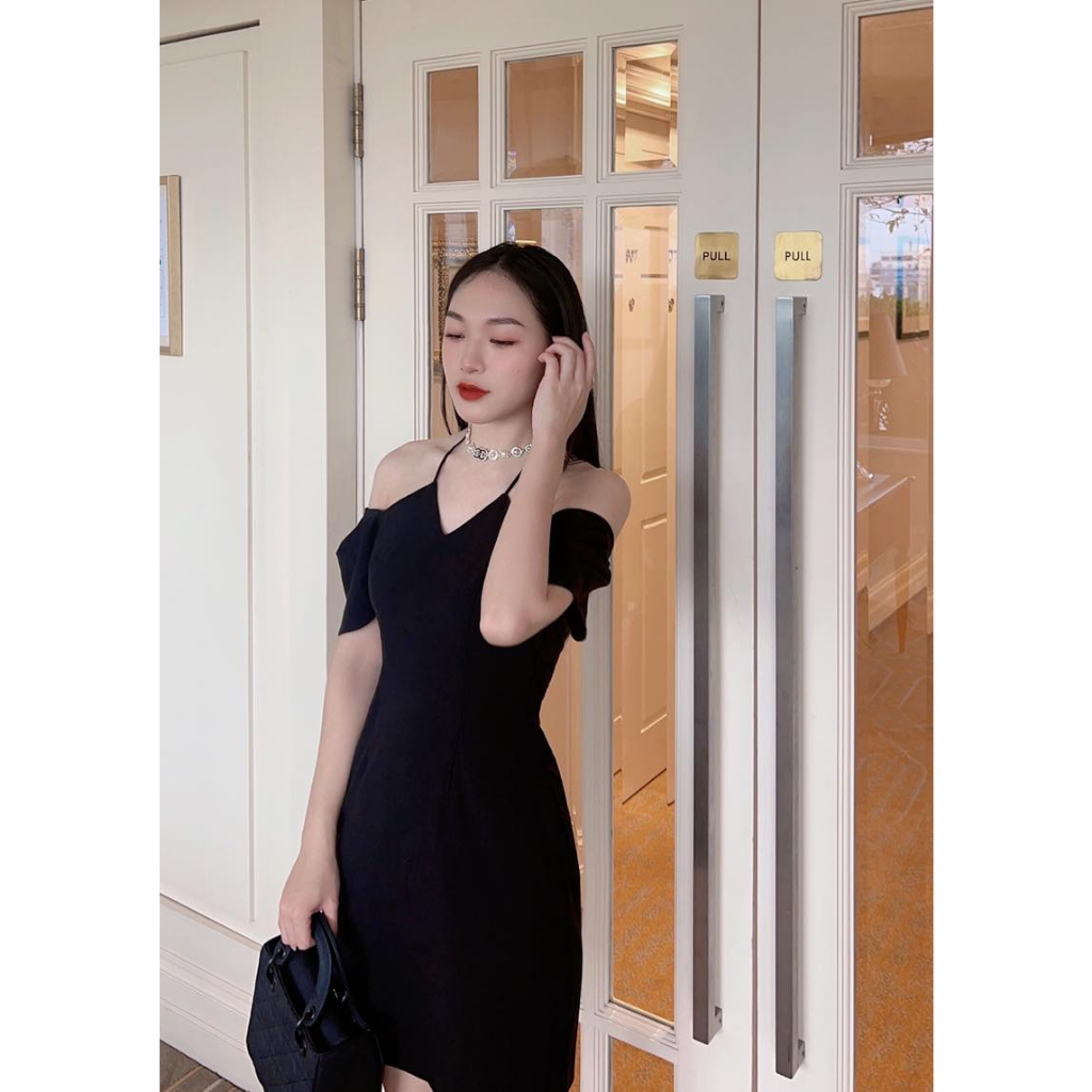 Đầm kiểu ngắn thắt dây sau cổ thời trang GAGO màu đen GG4304