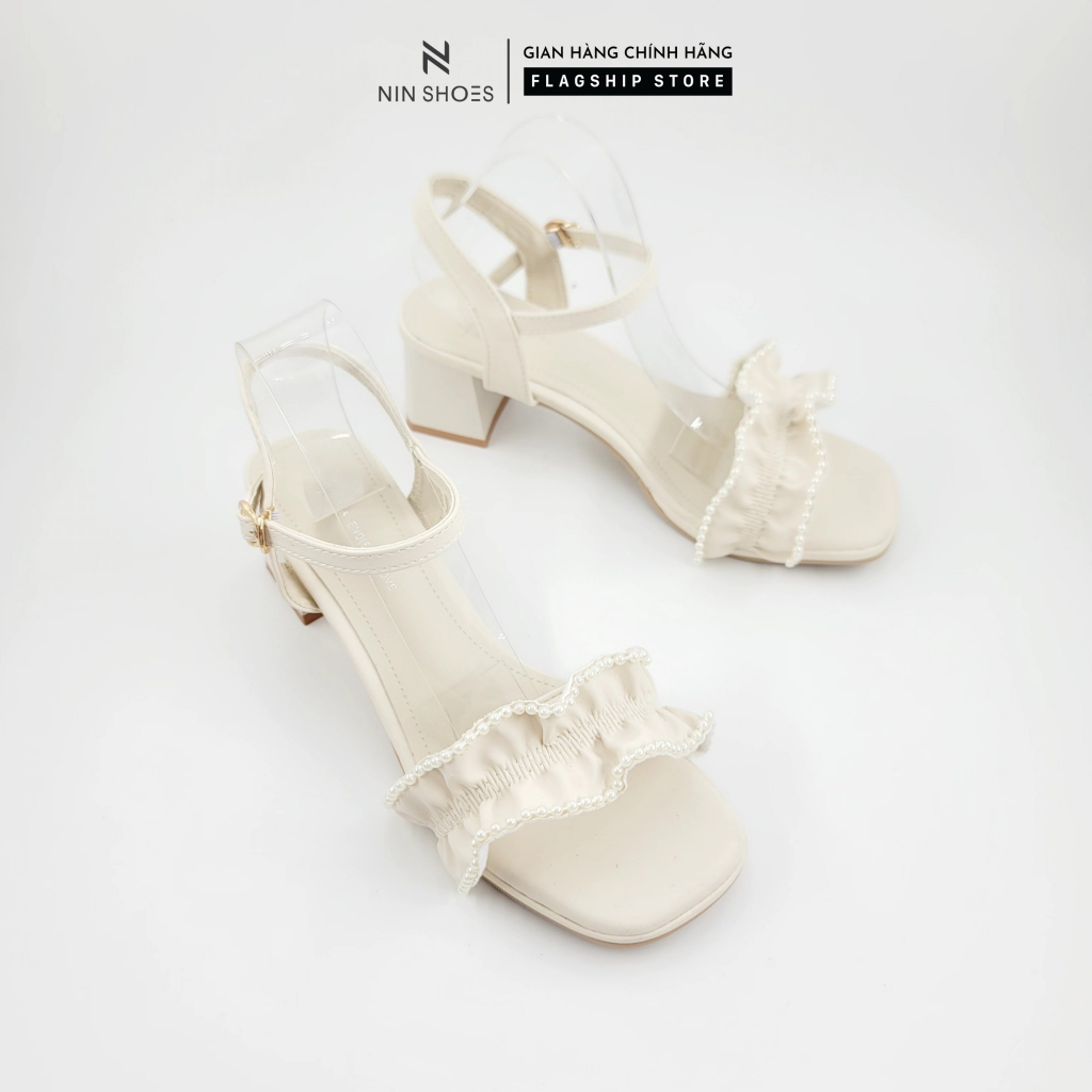 Sandal nữ Ninshoes cao gót 7 phân mũi vuông gót vuông khóa cài quai nhúm đính ngọc