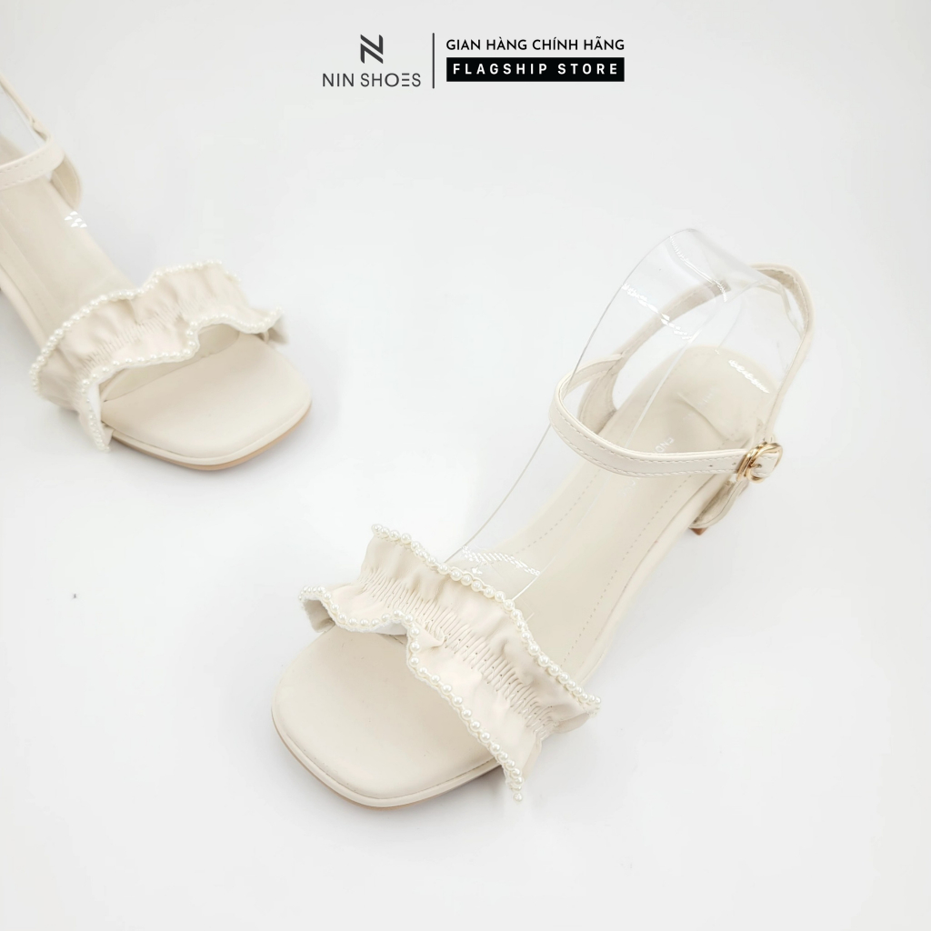 Sandal nữ Ninshoes cao gót 7 phân mũi vuông gót vuông khóa cài quai nhúm đính ngọc