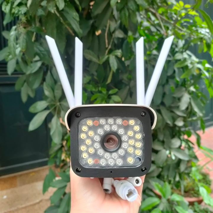Camera ngoài trời yoosee thân 4 râu 36led quay quét 360 độ, đàm thoại 2 chiều, chịu nắng mưa, có màu ban đêm