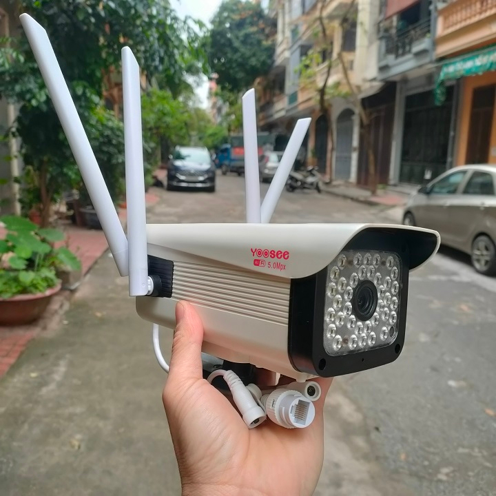 Camera ngoài trời yoosee thân 4 râu 36led quay quét 360 độ, đàm thoại 2 chiều, chịu nắng mưa, có màu ban đêm