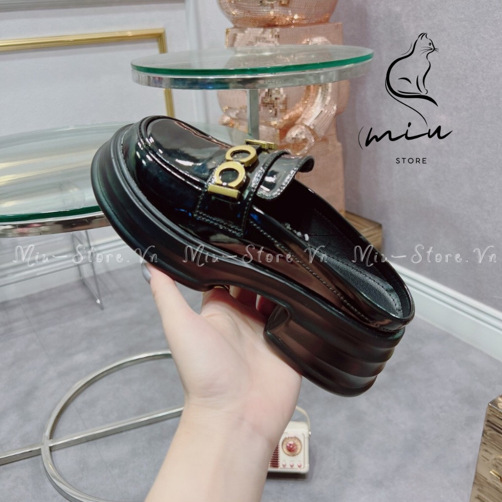 Sục da bóng mũi tròn, sục guci, sục nữ