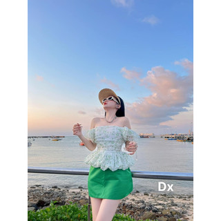 Set áo trễ vai váy ngắn