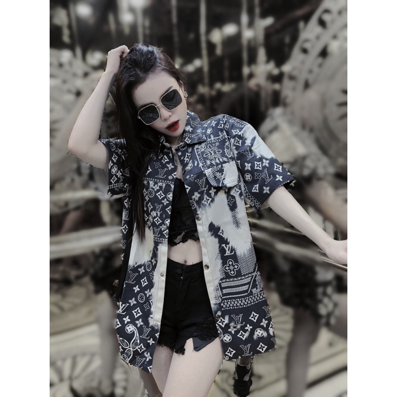 Áo Khoác Bò LV Cộc Tay Hot Hit (Sẵn Hàng)