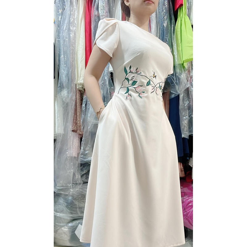 Đầm CK thêu hoa xinh xắn