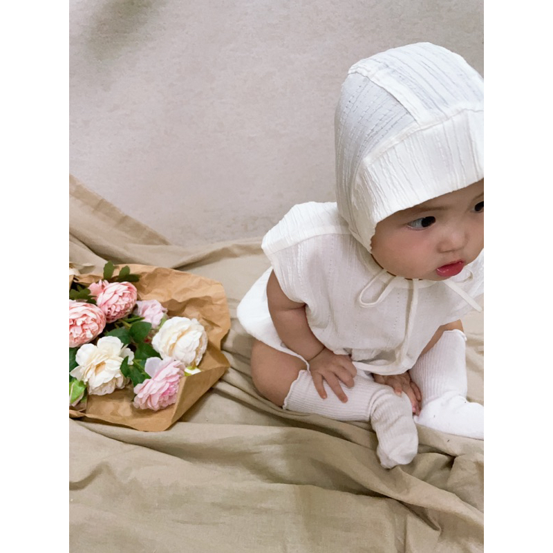 HÀNG THIẾT KẾ - Suit cổ nơ sau vai chờm kiểu dáng rộng kèm mũ cho bé gái