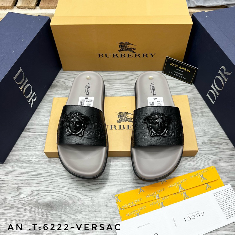 Dép lê nam Versace đế cao cấp quai da có gắn logo biểu tượng hãng