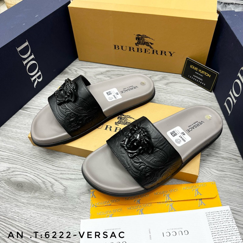 Dép lê nam Versace đế cao cấp quai da có gắn logo biểu tượng hãng
