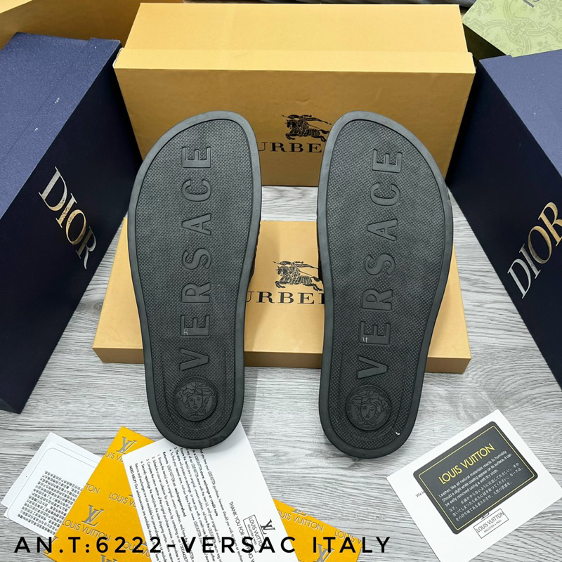 Dép lê nam Versace đế cao cấp quai da có gắn logo biểu tượng hãng