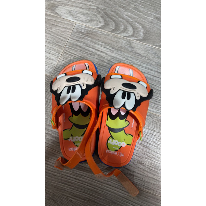 thanh lí 5 bộ đồ và 1 đôi giày