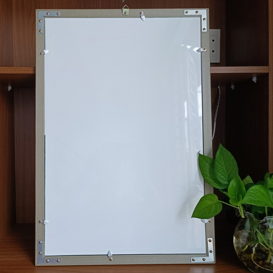 Bài vị Táo Quân, chất liệu gỗ cao cấp tráng gương bóng lồng khung sơn mạ vàng bền và trang nghiêm cho không gian bàn thờ