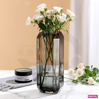 Lọ cắm hoa decor , bình hoa thủy tinh trang trí nội thất màu xám đen dáng trụ 08 cạnh cao cấp Qhouse