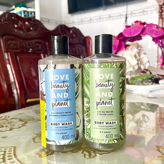 Sữa tắm dưỡng ẩm dịu nhẹ thanh mát Love Beauty And Planet Petal Soft 400ml